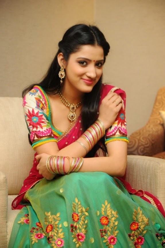 Tamil actress wallpaper in saree | Free HD Wallpapers
