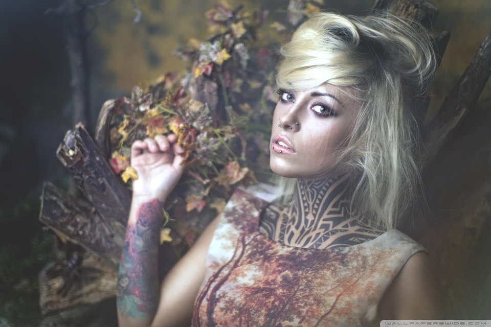 Tattooed Woman HD desktop wallpaper : High Definition : Fullscreen
