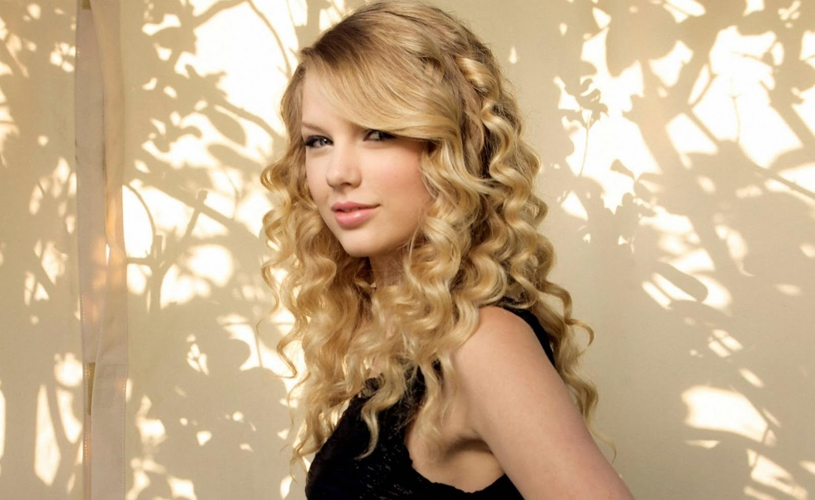 Taylor Swift Wallpaper HD Pictures and Photos