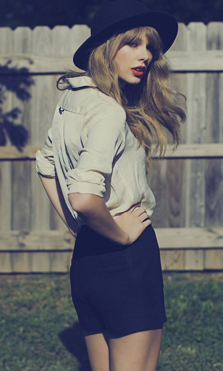 Taylor Swift Wallpaper on Pinterest | Taylor Swift Hot, Shakira ...