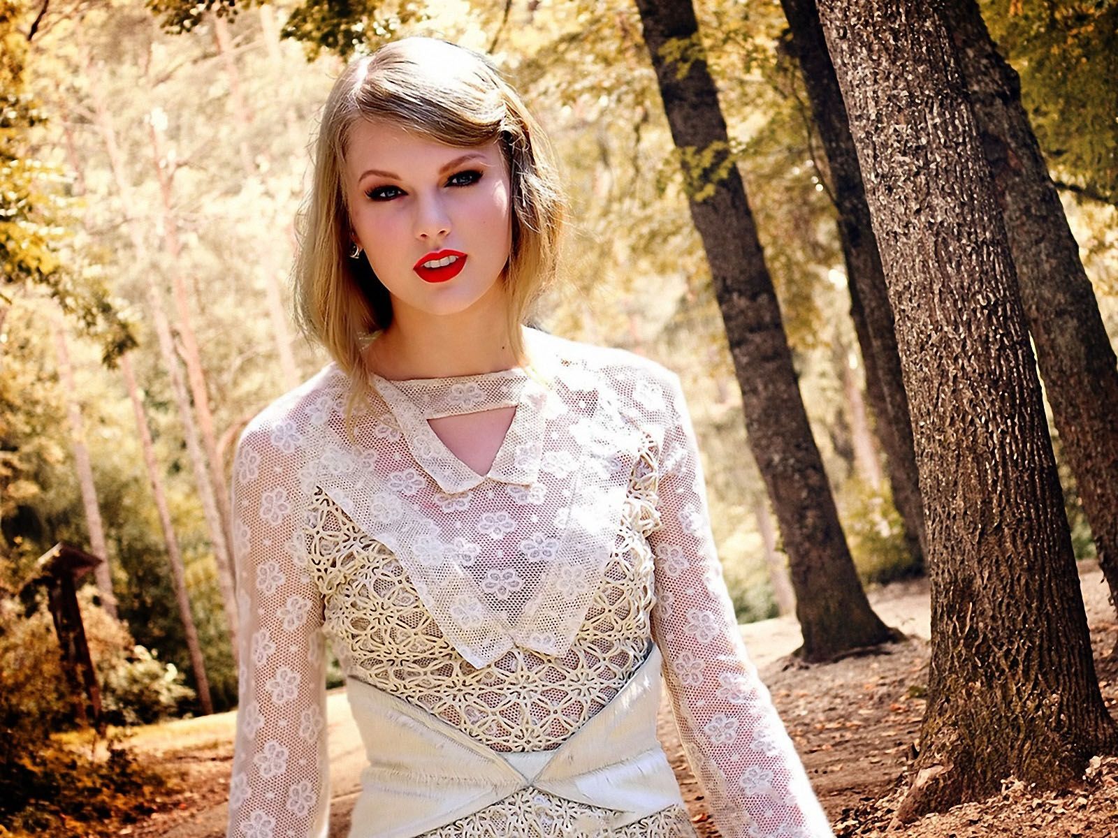 Taylor Swift Smiling 1600x1200 Wallpapers, 1600x1200 Wallpapers ...