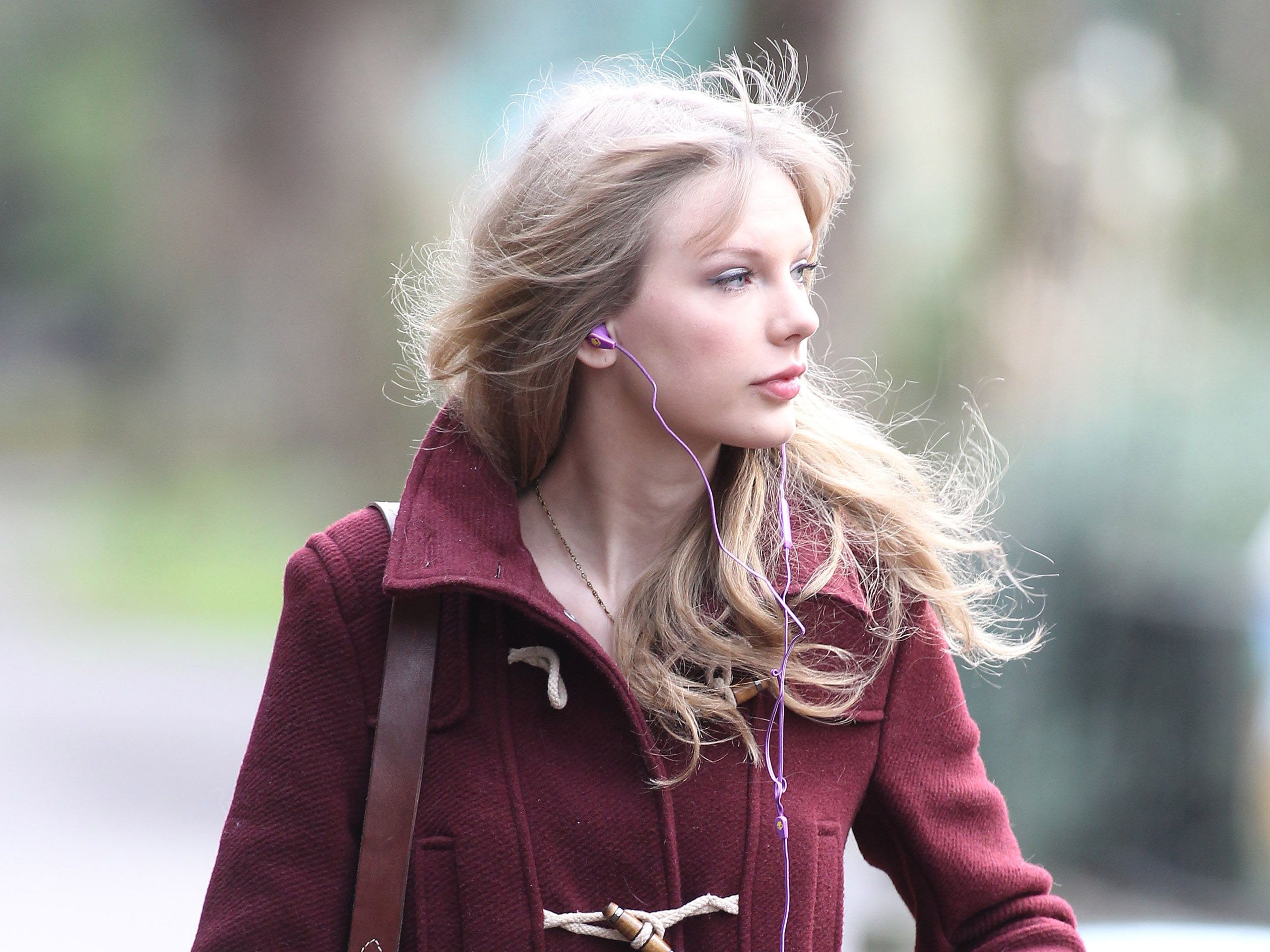 Taylor-Swift-Visiting-the-London-ZOO-015.jpg