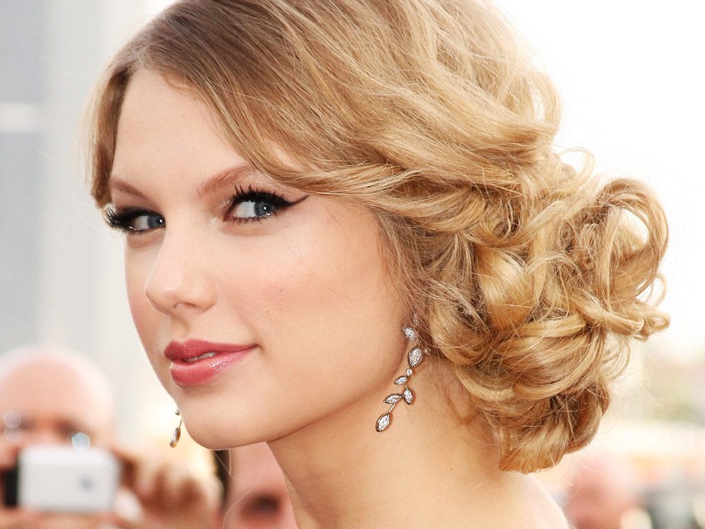 Taylor Swift wallpaper - Desktopwallpapers - Pictures - Music ...