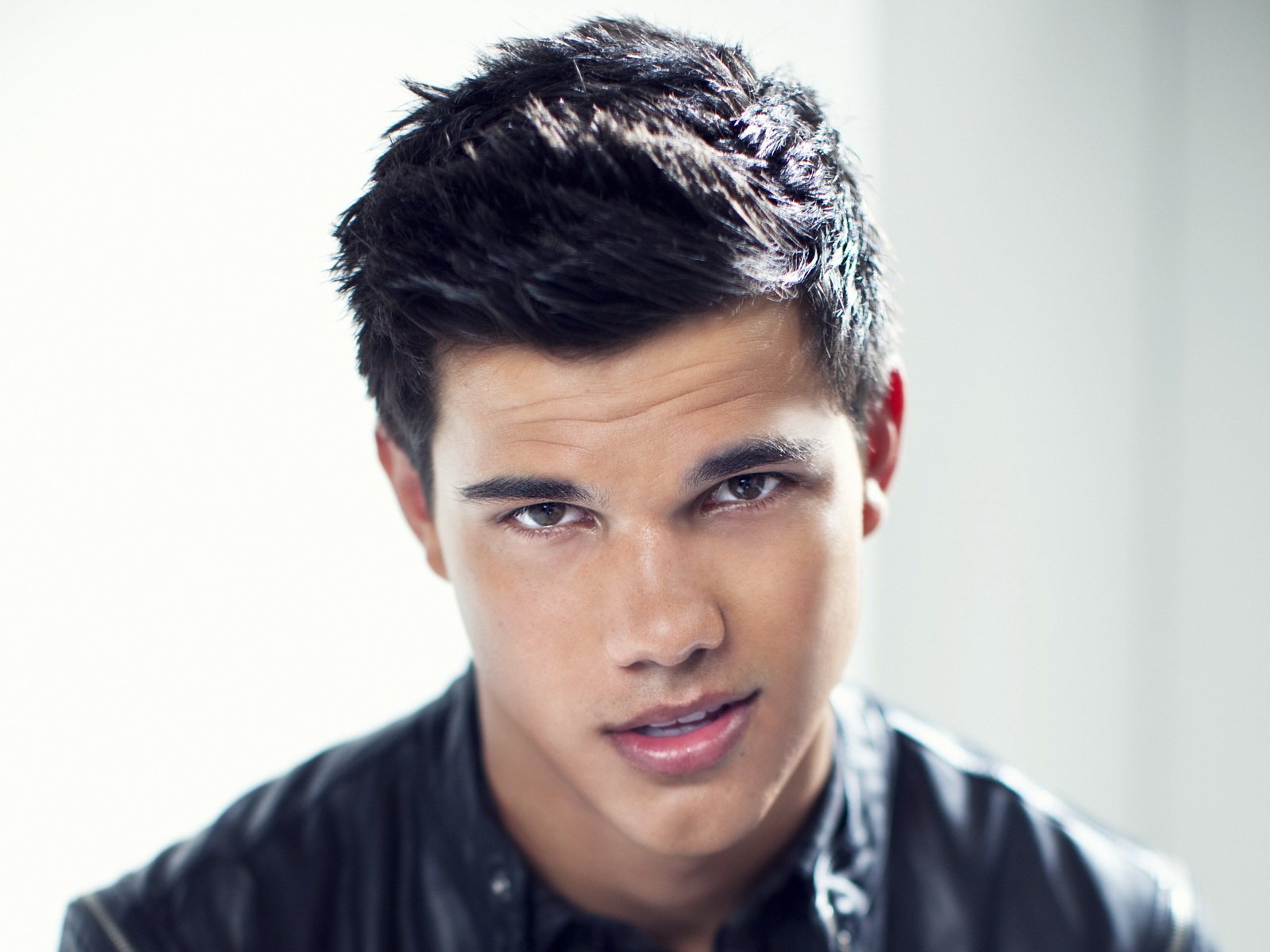 Taylor Lautner Wallpapers High Resolution and Quality Download