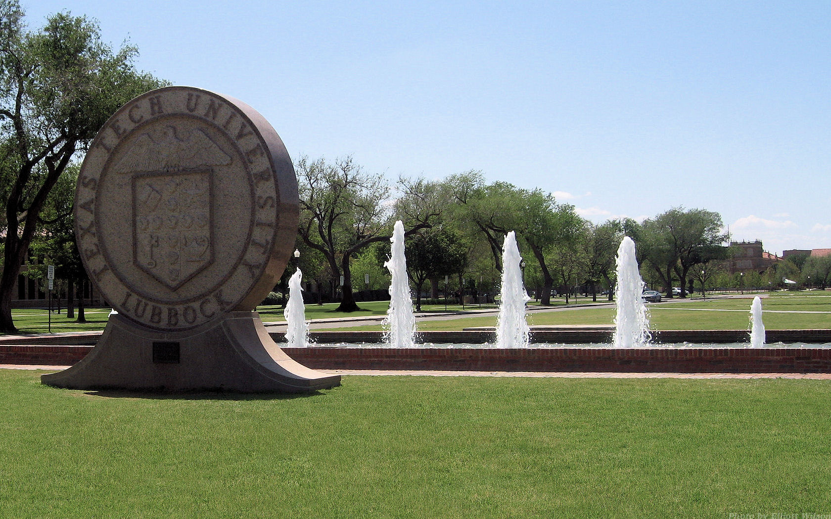 File:Texas Tech Campus Entrance.jpg - Wikimedia Commons