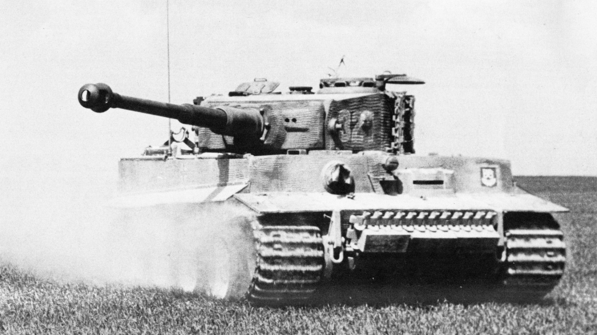 HDscreen: Tiger tanks World War II tanks desktop bakcgrounds