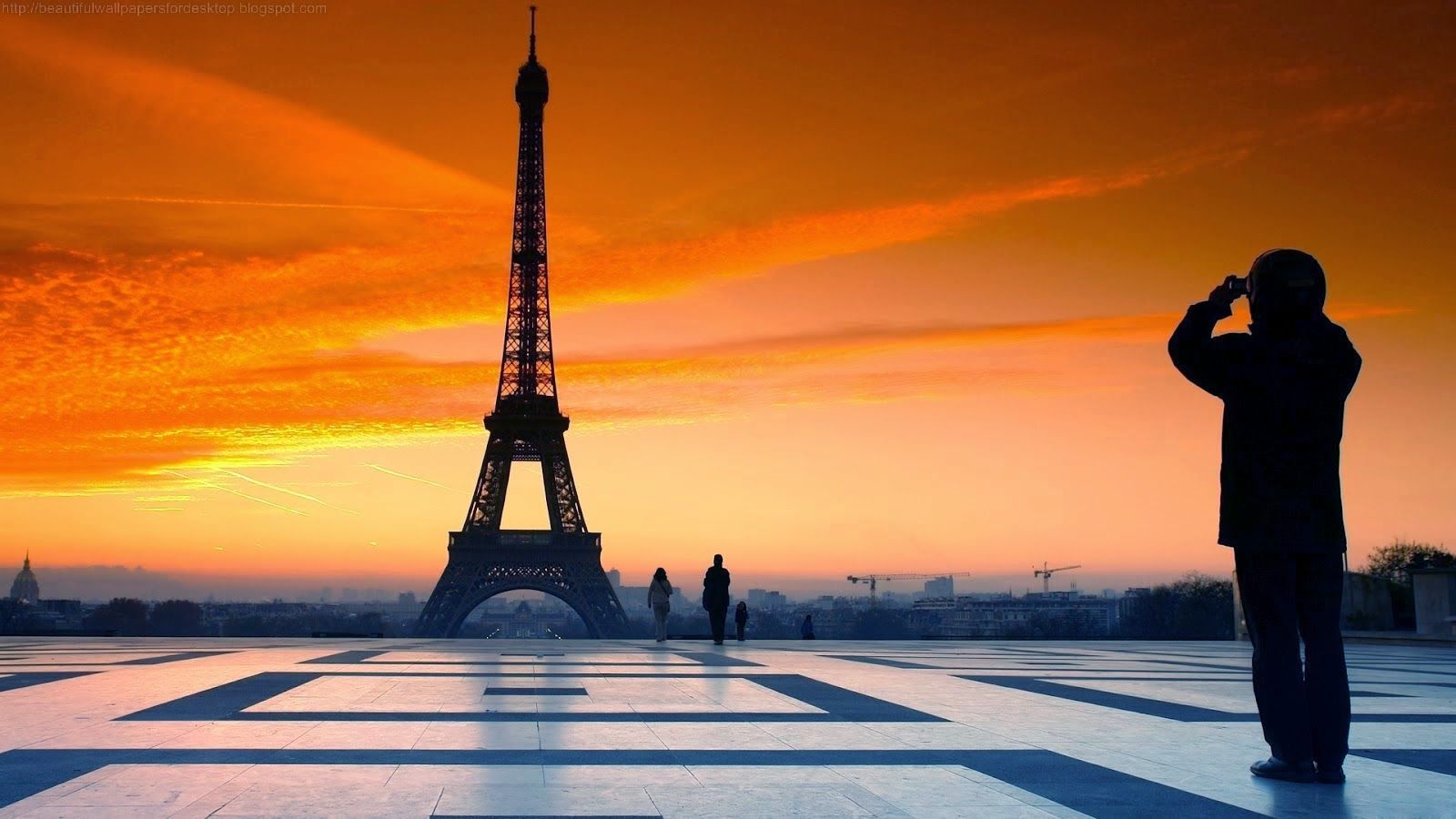 Amazing Eiffel Tower At Evening Time Wallpapers | Eiffel Tower ...