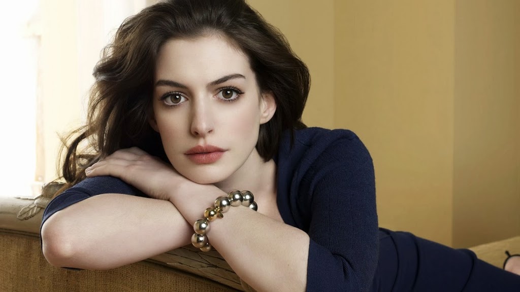 Anne Hathaway wants to Intern for Robert De Niro