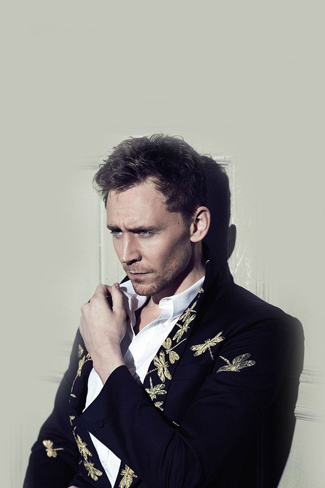 FREEIOS7 | tom-hiddleston-posing - parallax HD iPhone iPad wallpaper