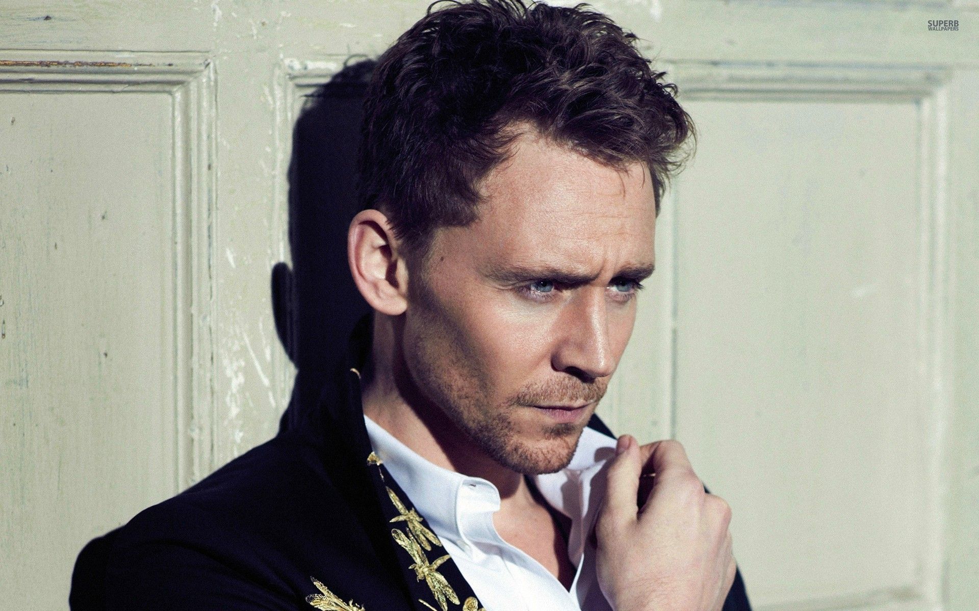 Tom Hiddleston in front of a wooden door wallpaper - Male