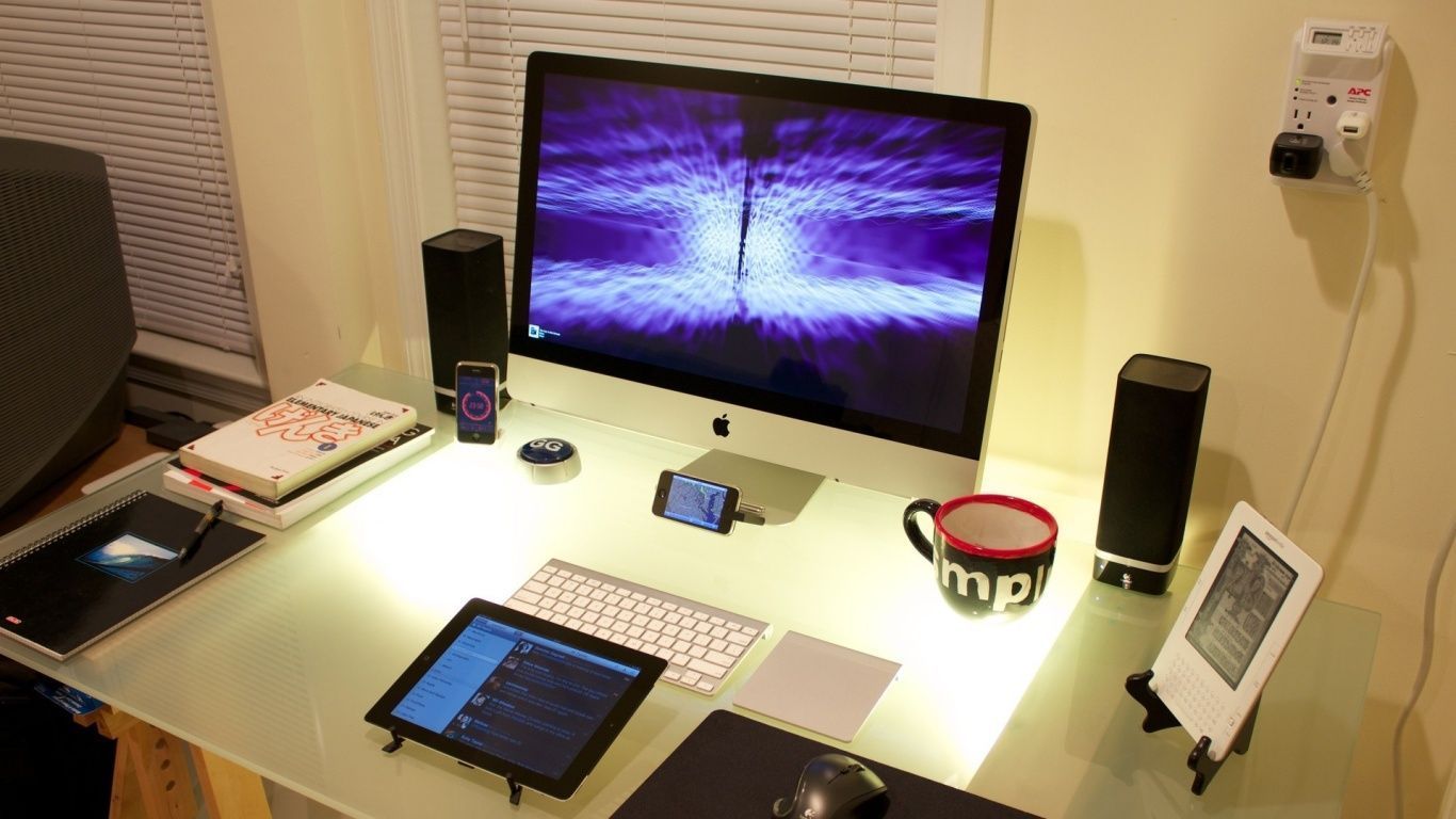 1366x768 Cool Desktop Set-up desktop PC and Mac wallpaper