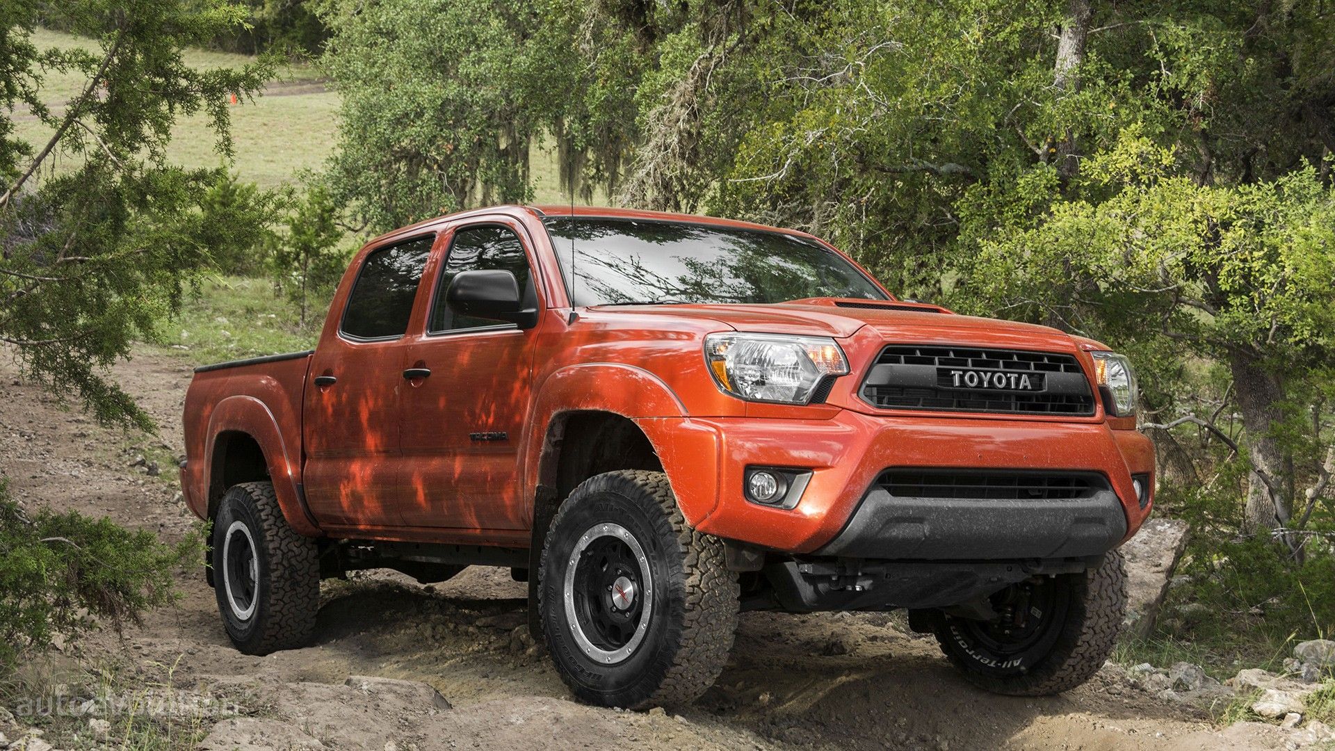 2015-toyota-tacoma-trd-pro-hd-wallpapers-conquers-jurassic-world-96580_4.jpg