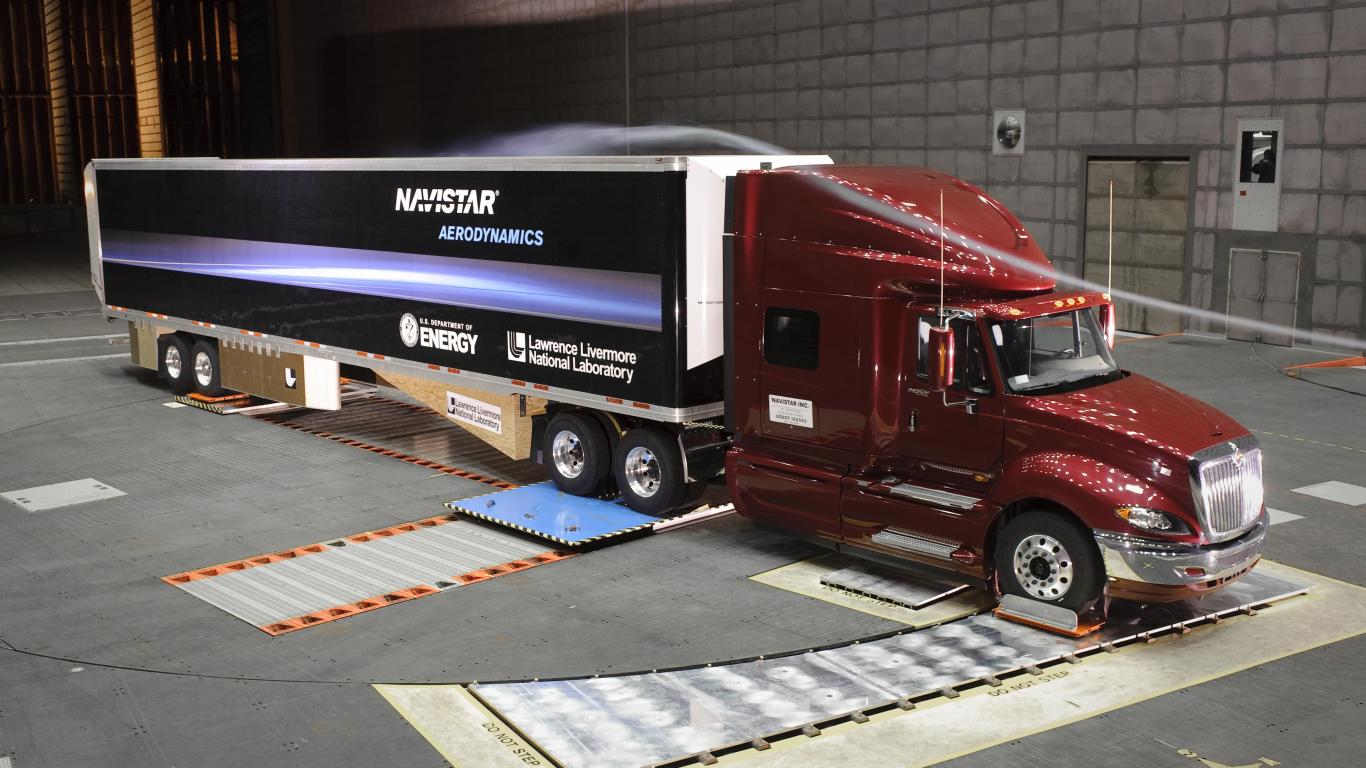 Wallpapers Trucking Vehicle Navistar Red Truck 1366x768