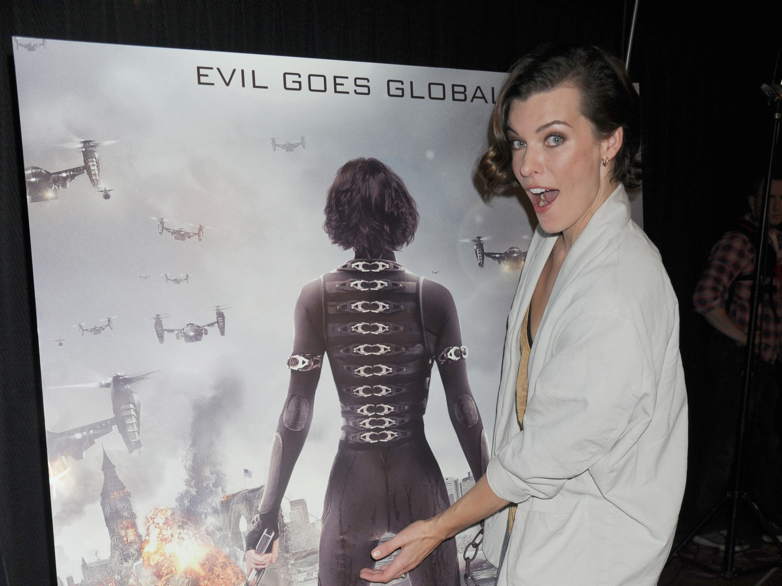 Milla Jovovich Free Desktop Wallpapers for HD, Widescreen and Mobile