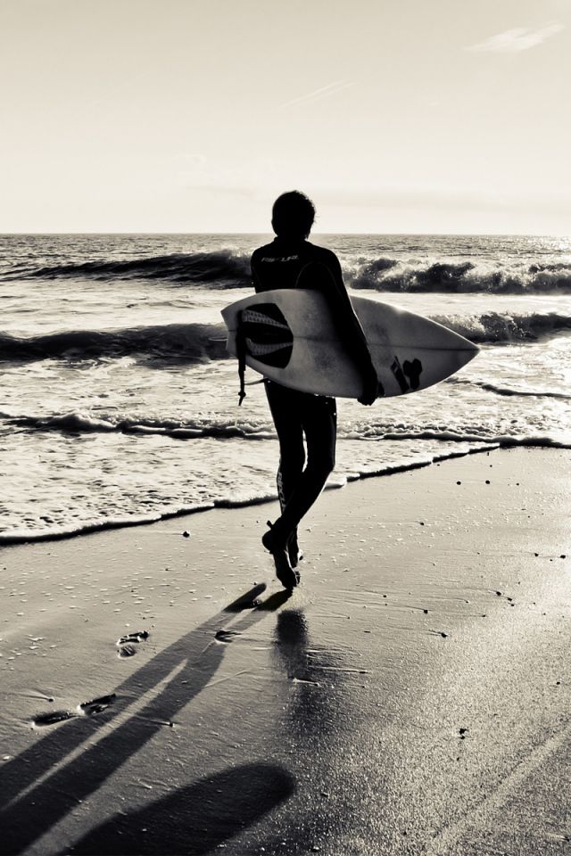 Download Wallpaper 640x960 Board, Sand, Surf, sea, Surfing