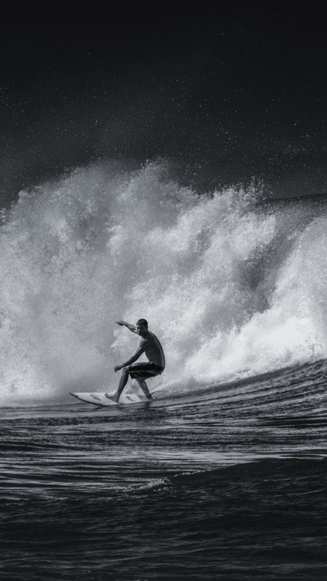 Black And White Surfing 640x1136