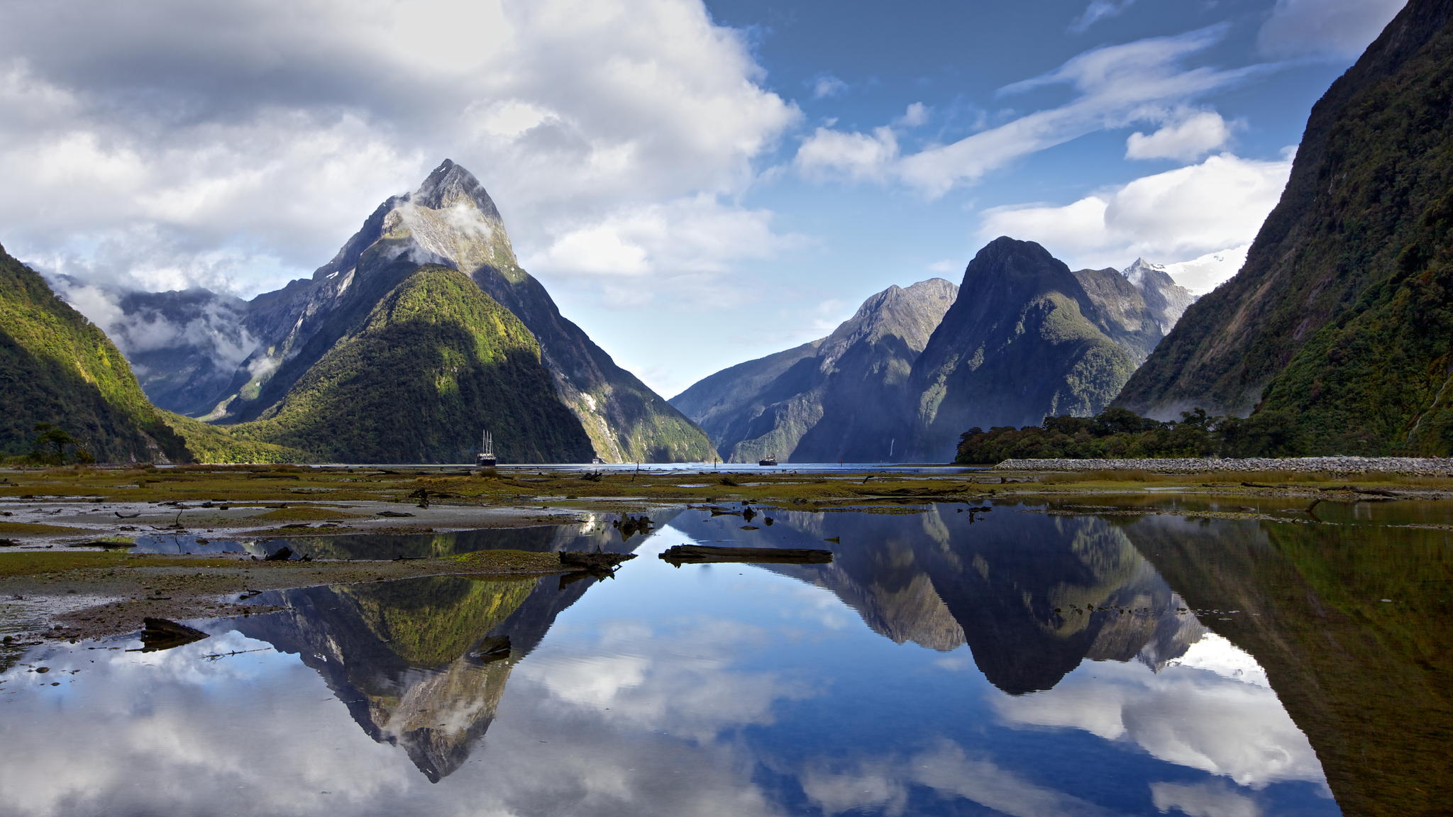 Milford Sound Fiordland New Zealand 2048x1152 OS Dennis