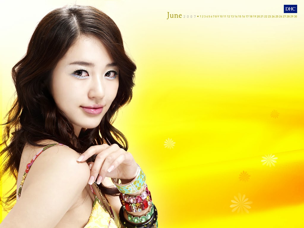 Pretty,Pure And Beautiful Korean Actress Yoon Eun hye Desktop