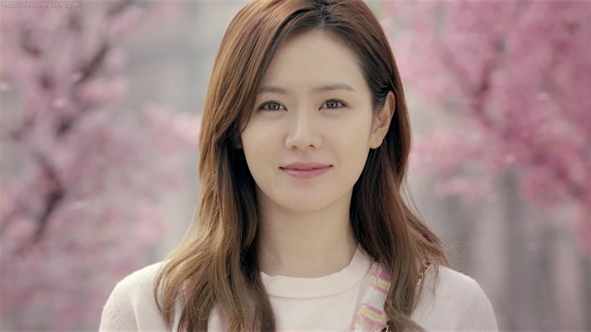 Son Ye Jin Cute Korean Girl Actress Wallpaper High Resolution ...