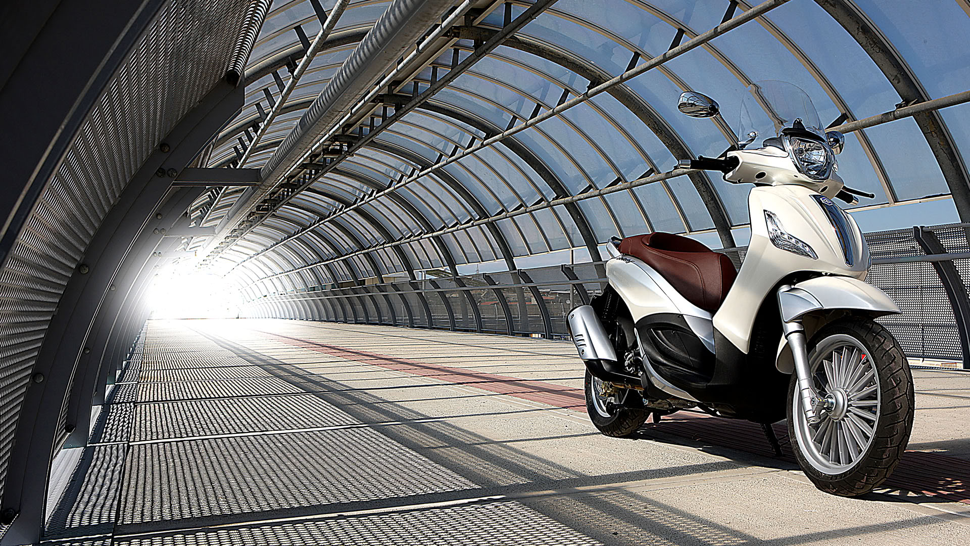 Piaggio Beverly 300ie 2010 - HD Scooter Wallpaper (1920x1080)