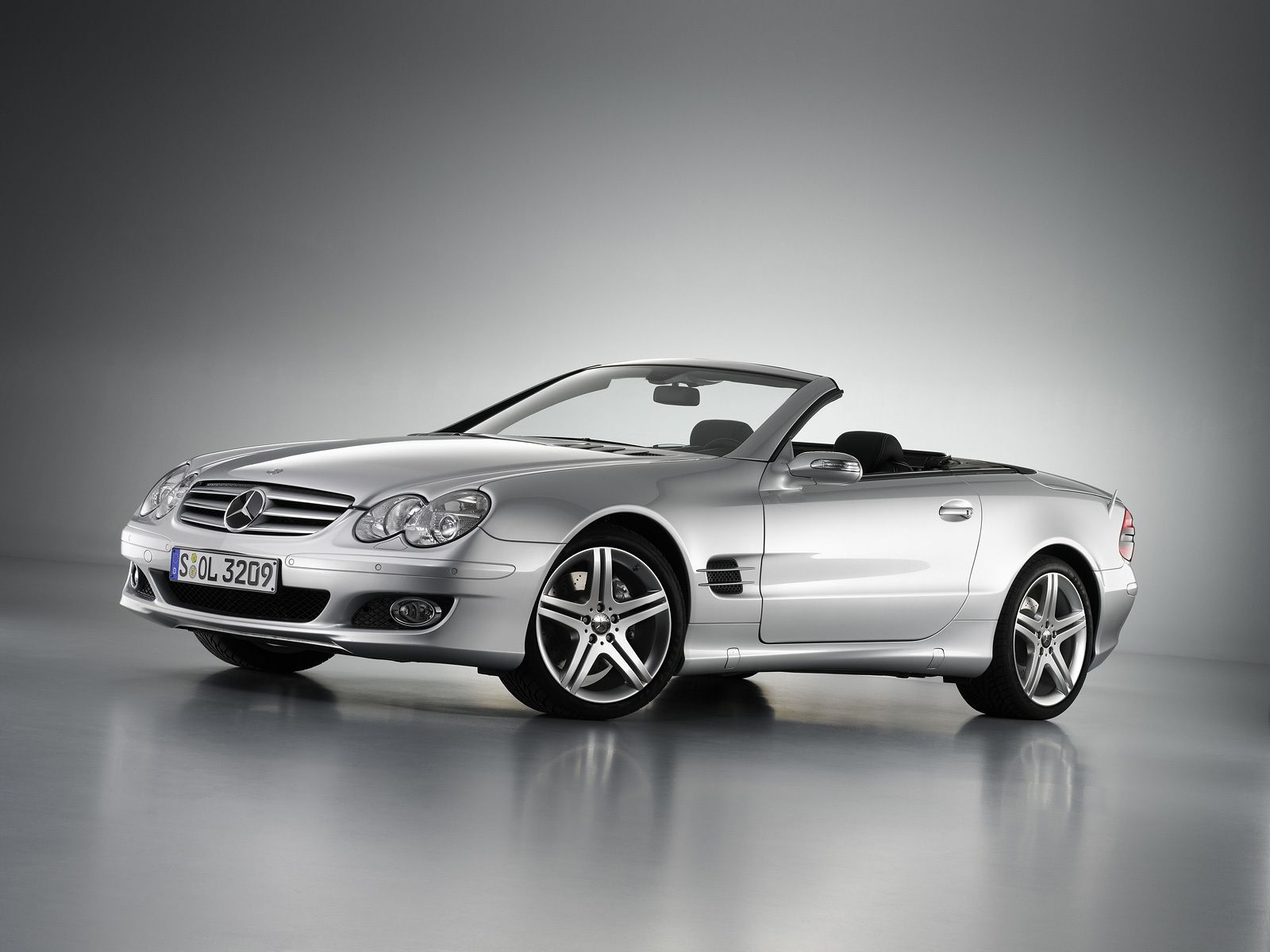 30 Top Class Luxurious Car Backgrounds