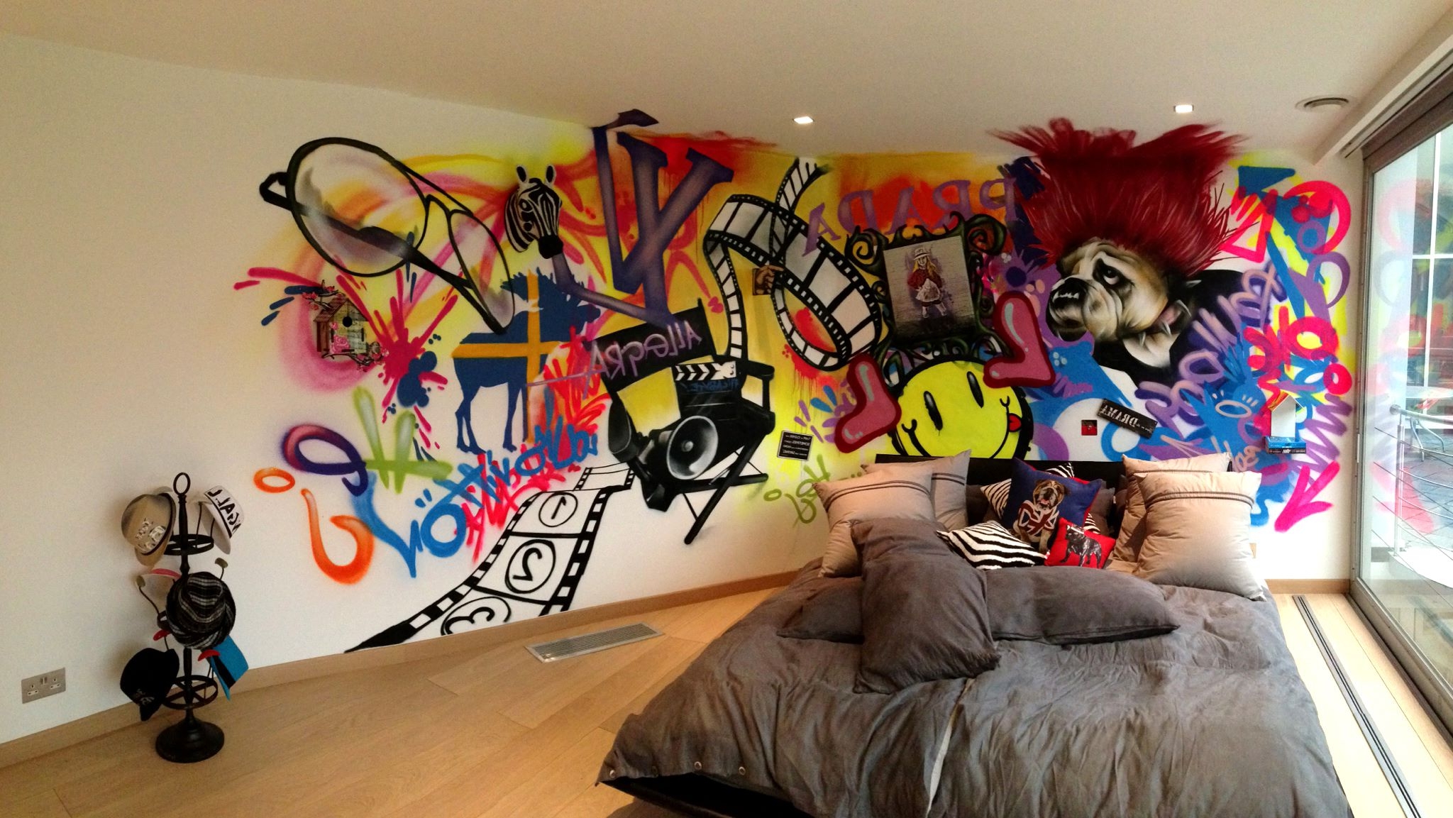 Graffiti Bedroom Wallpaper Graffiti Bedroom Wa Home Design | Houzz ...