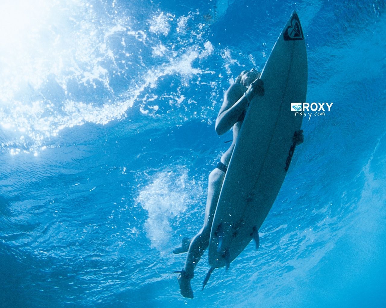 Download Women Surfing Duck Dive Roxy Surf Wallpaper 1280x1024 ...