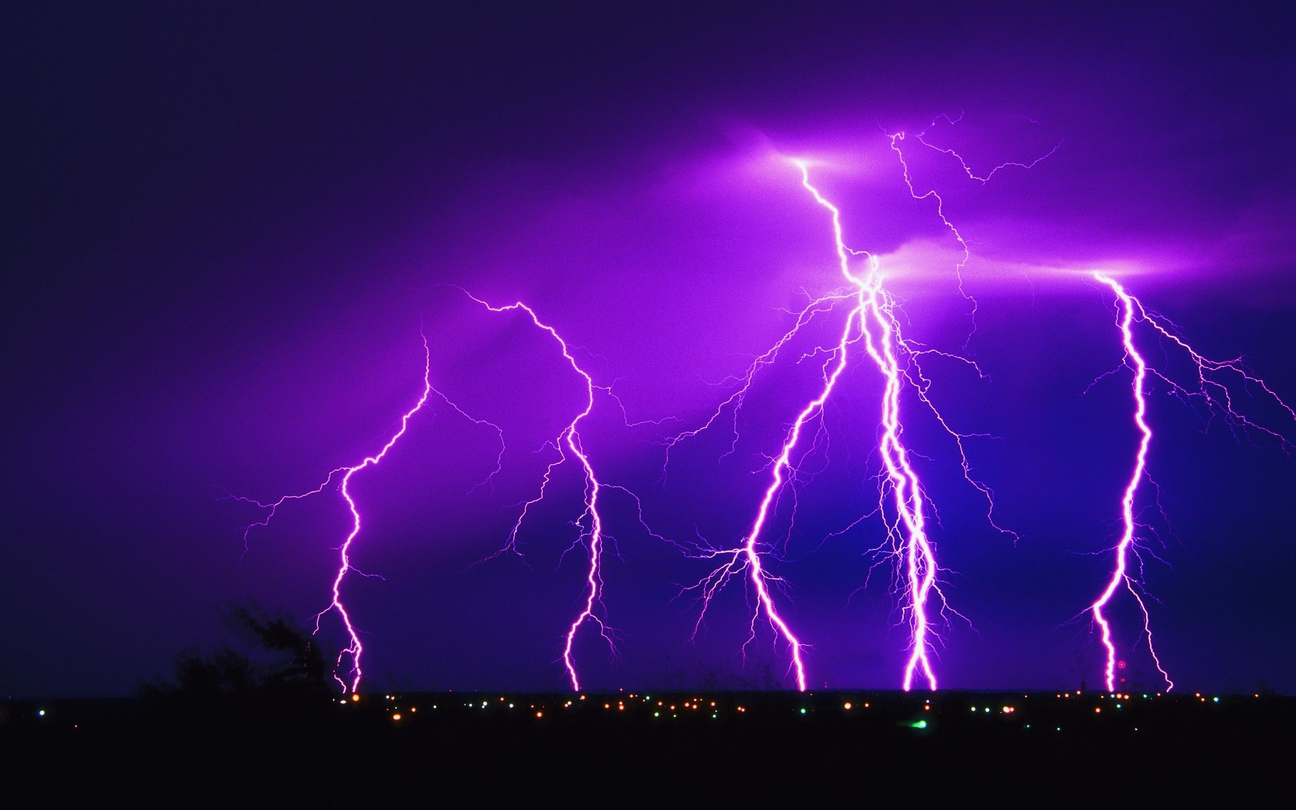 lightning-strike-wallpaper-wallpaper