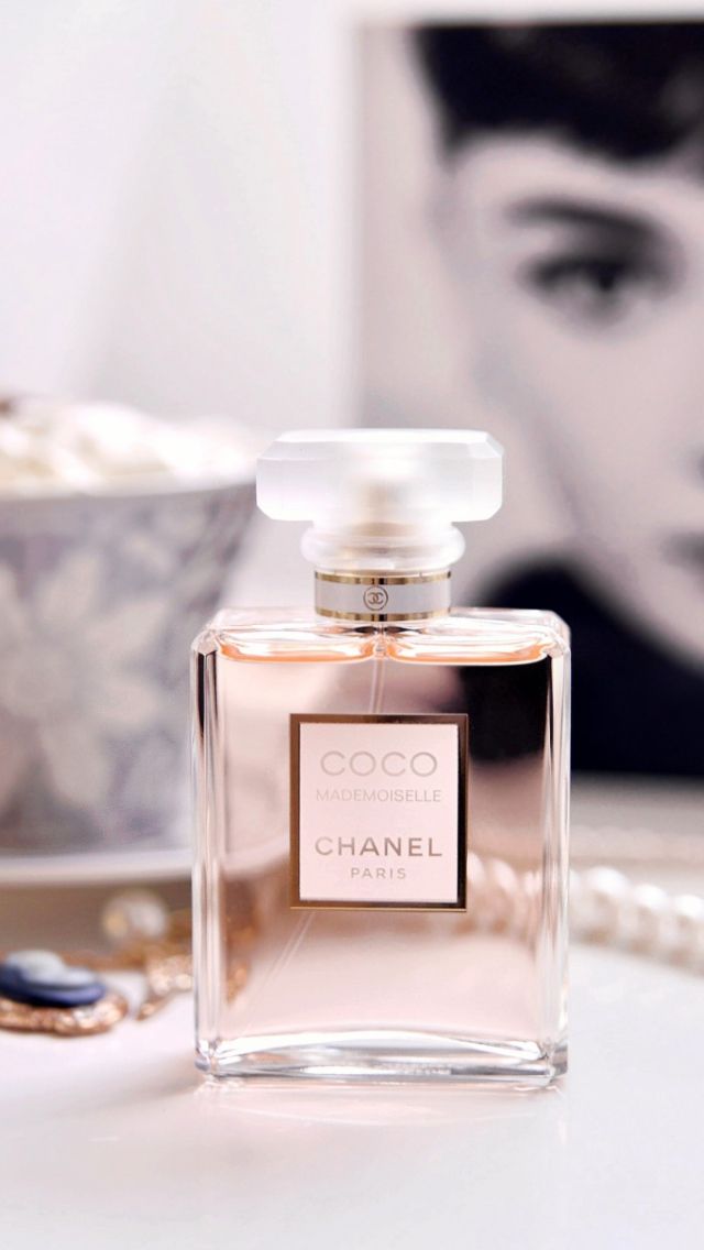 Chanel-Coco-Mademoiselle-Perfume-640x1136.jpg