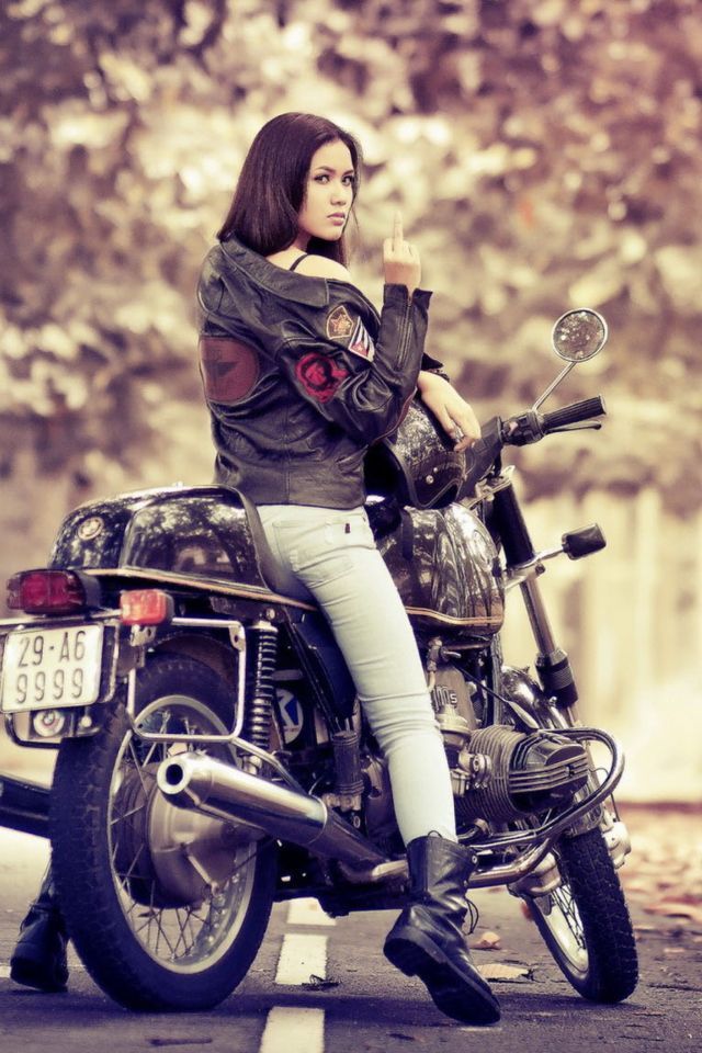 Moto-Girl-640x960.jpg