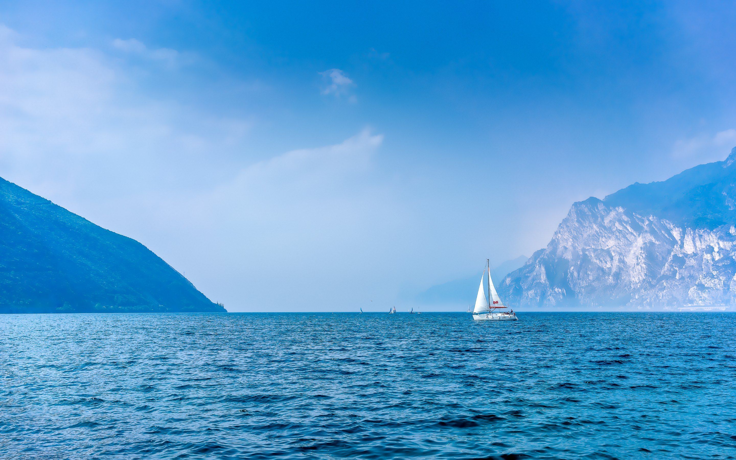 Sailing Yacht in Torbole sul Garda Wallpapers :: HD Wallpapers