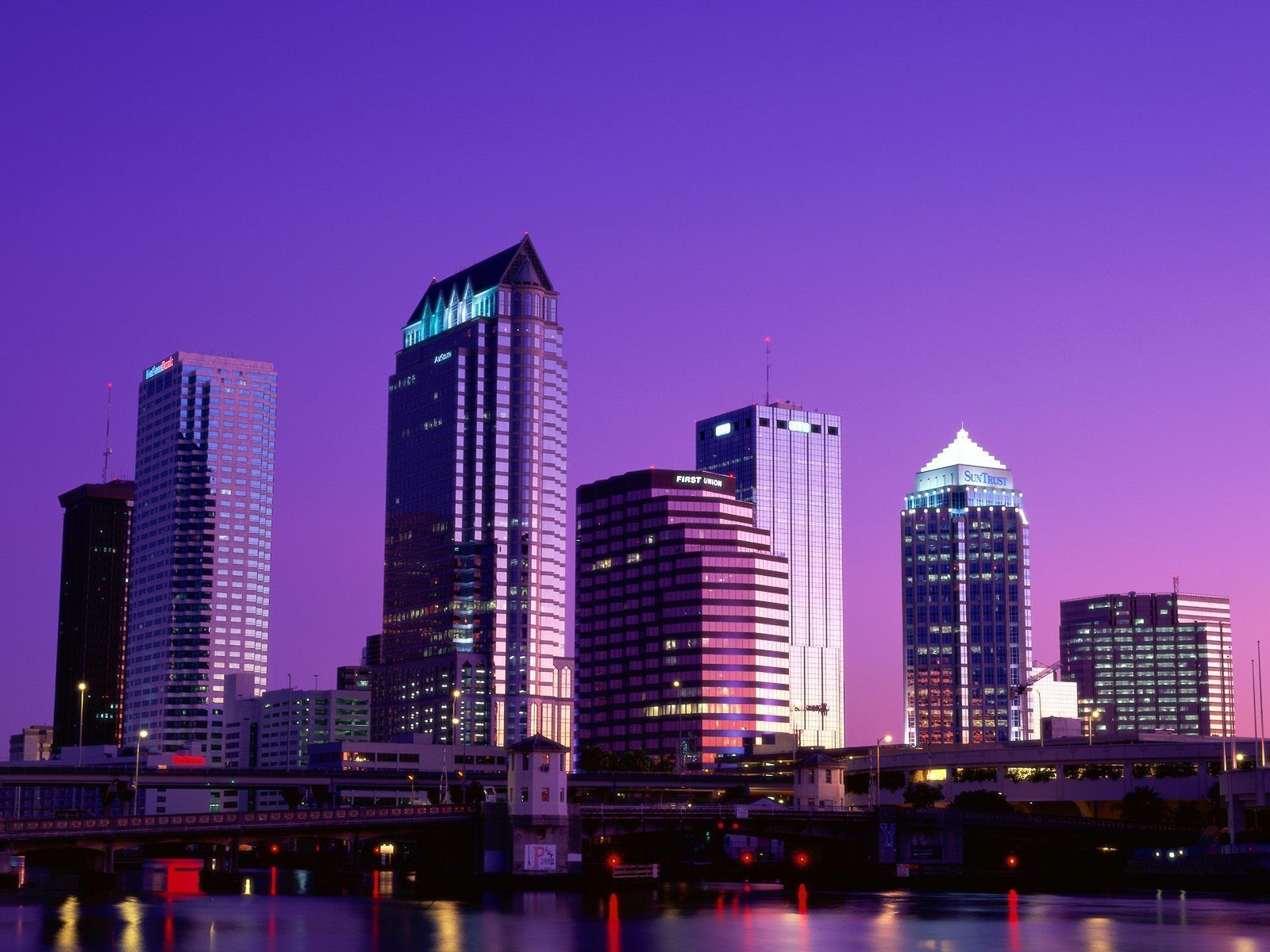 Tampa buildings by night, Florida - 1600x1200 - Wallpaper