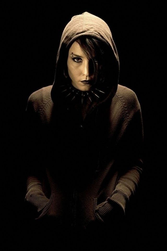 640x960 Noomi - Girl With the Dragon Tattoo Iphone 4 wallpaper