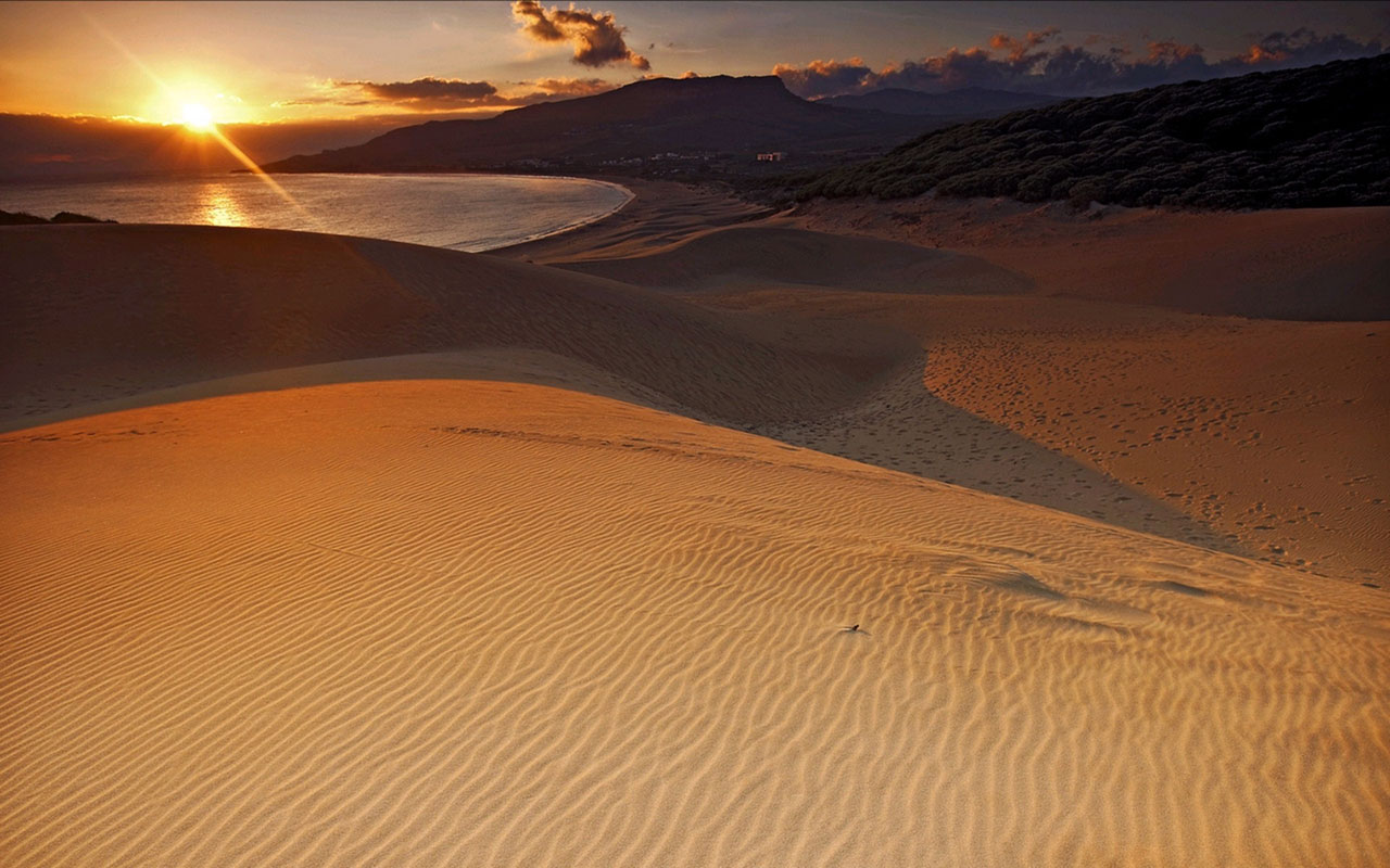 Desolate desert scenery Desktop Wallpaper － Landscape Wallpapers ...