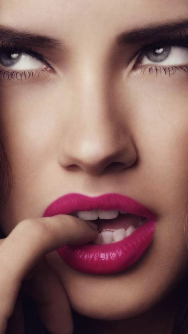 Download Wallpaper 640x1136 Adriana lima, Face, Close-up ...