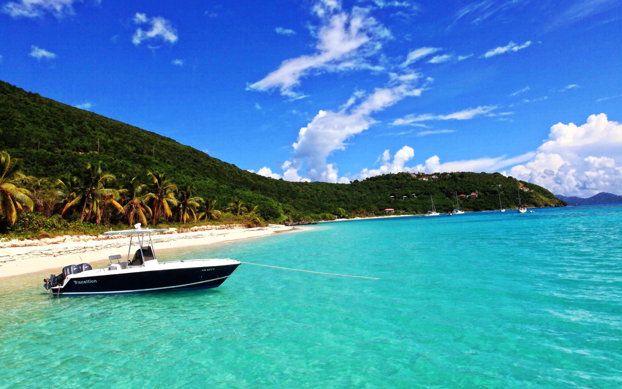Boat on the Caribbean Island | Photo and Desktop Wallpaper