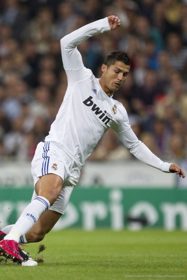 Download Cristiano Ronaldo Falling Wallpaper For iPhone 4