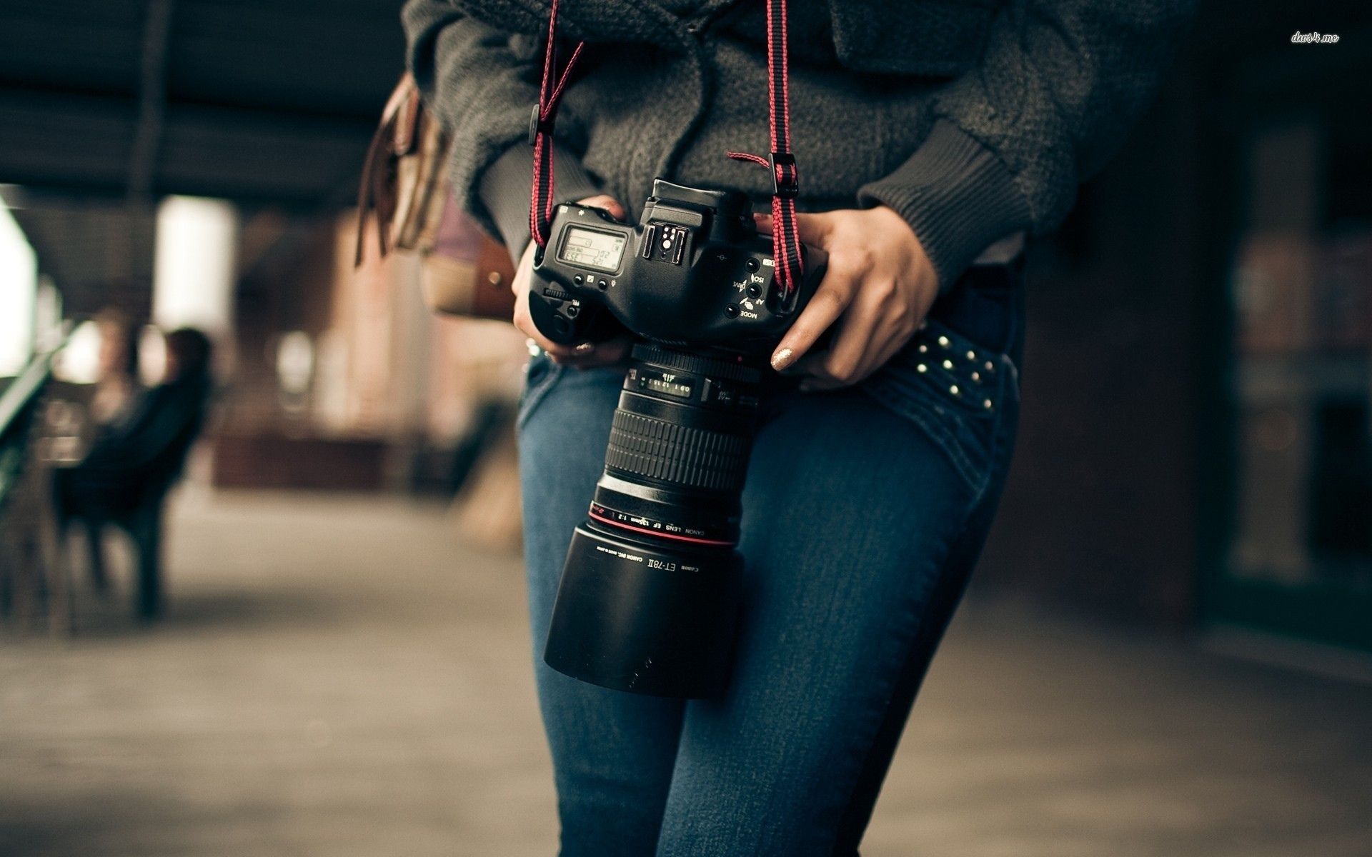 Woman holding a camera wallpaper - Photography wallpapers - #18441