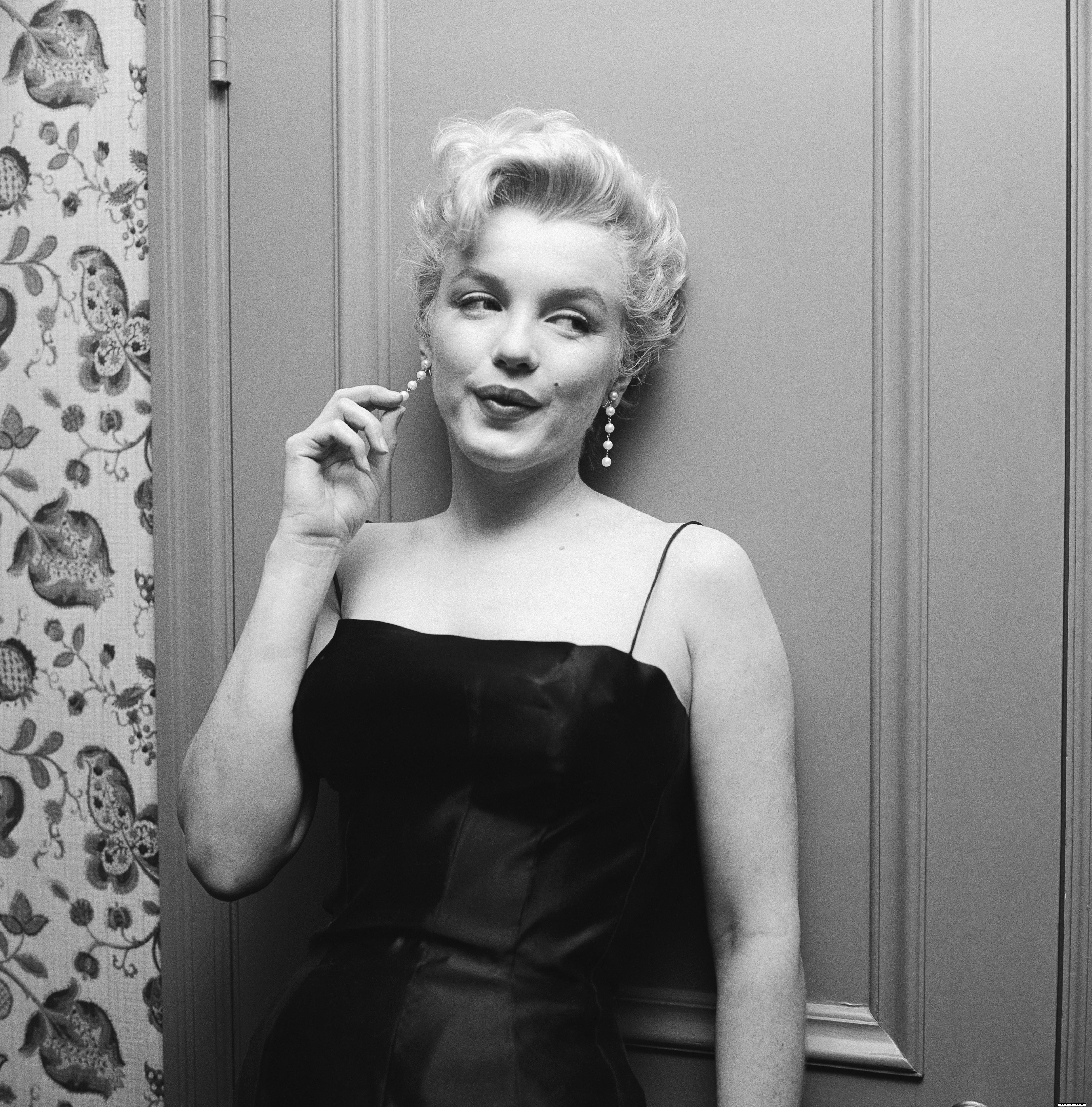 Marilyn-Monroe-Wallpapers-HD-black-and-white-wallpaper.jpg