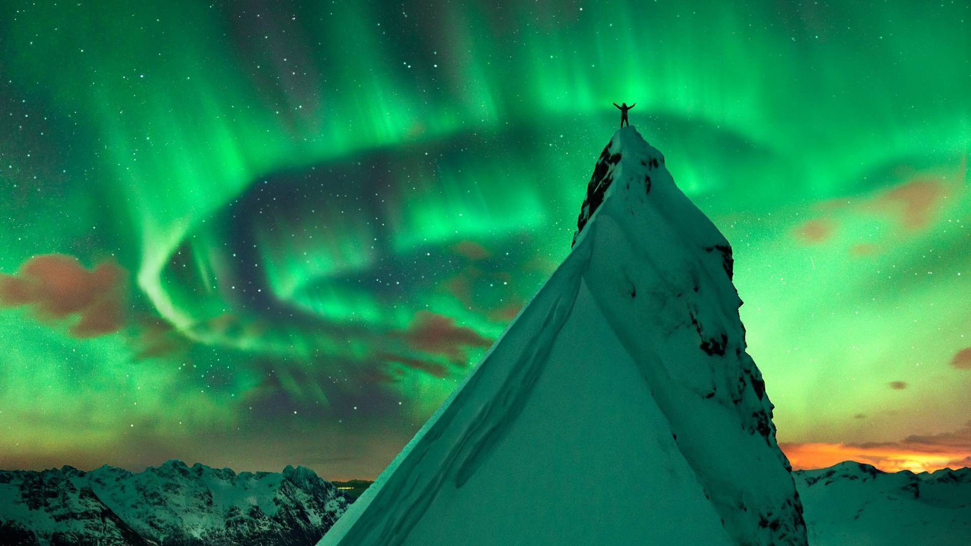 Snowy peak in the background of the Northern Lights wallpapers and ...