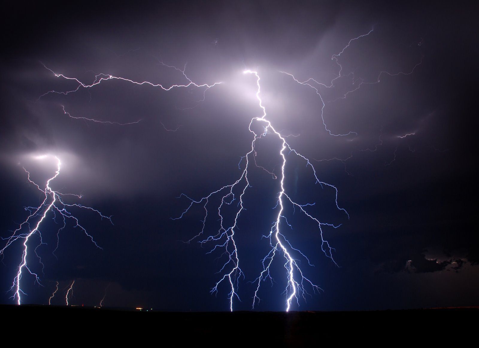 Lightning wallpaper 1600x1163 - (#28366) - High Quality and ...