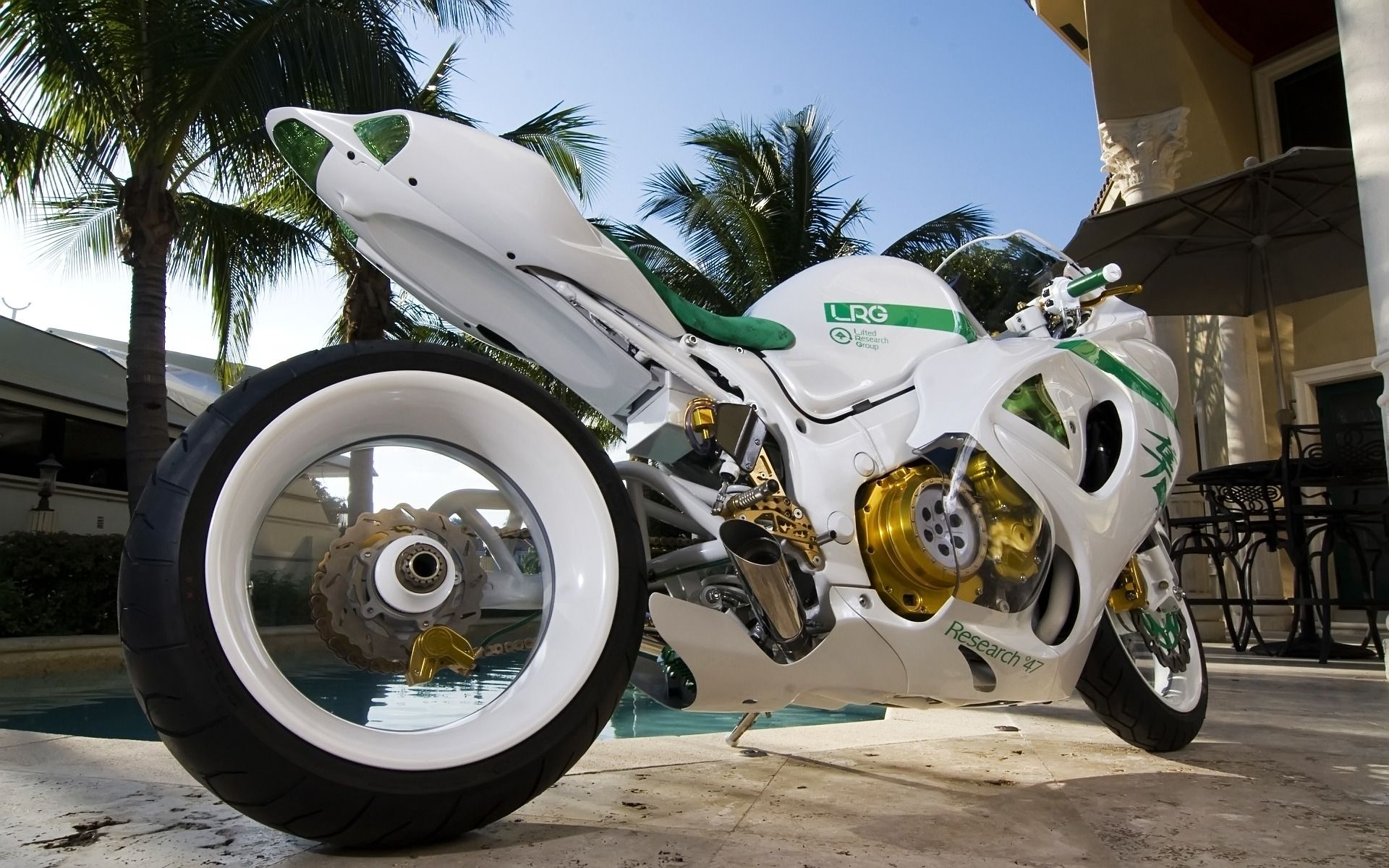 Wallpaper HD Awesome White Motorcycle - HD Wallpaper Expert
