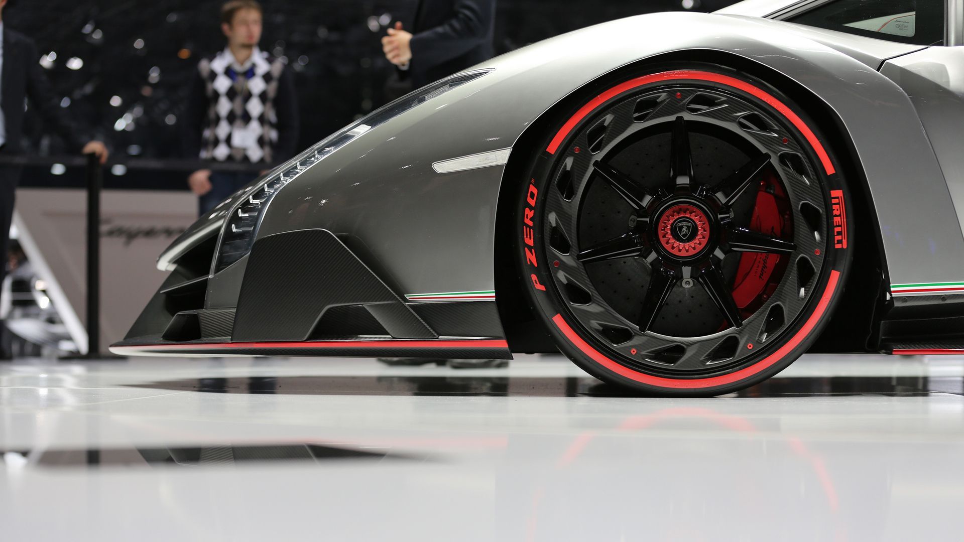 Your Ridiculously Extreme Lamborghini Veneno Wallpaper Is Here