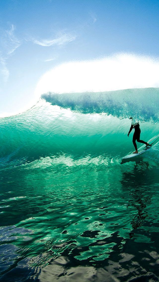 Wave Surfing iPhone 5 Wallpaper (640x1136)