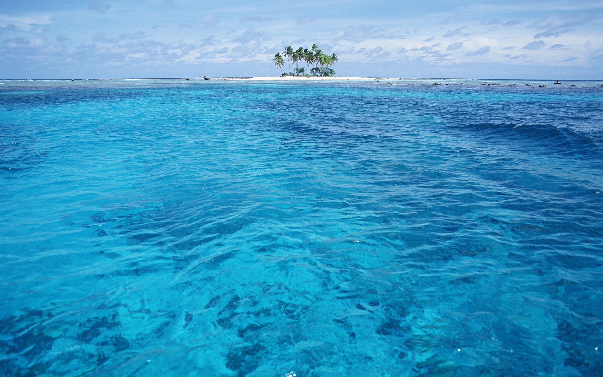 Обои виде моря. Карибское море голубая Лагуна. Море Сулавеси. Гавайские Острава голубая Лагуна. Голубое море.