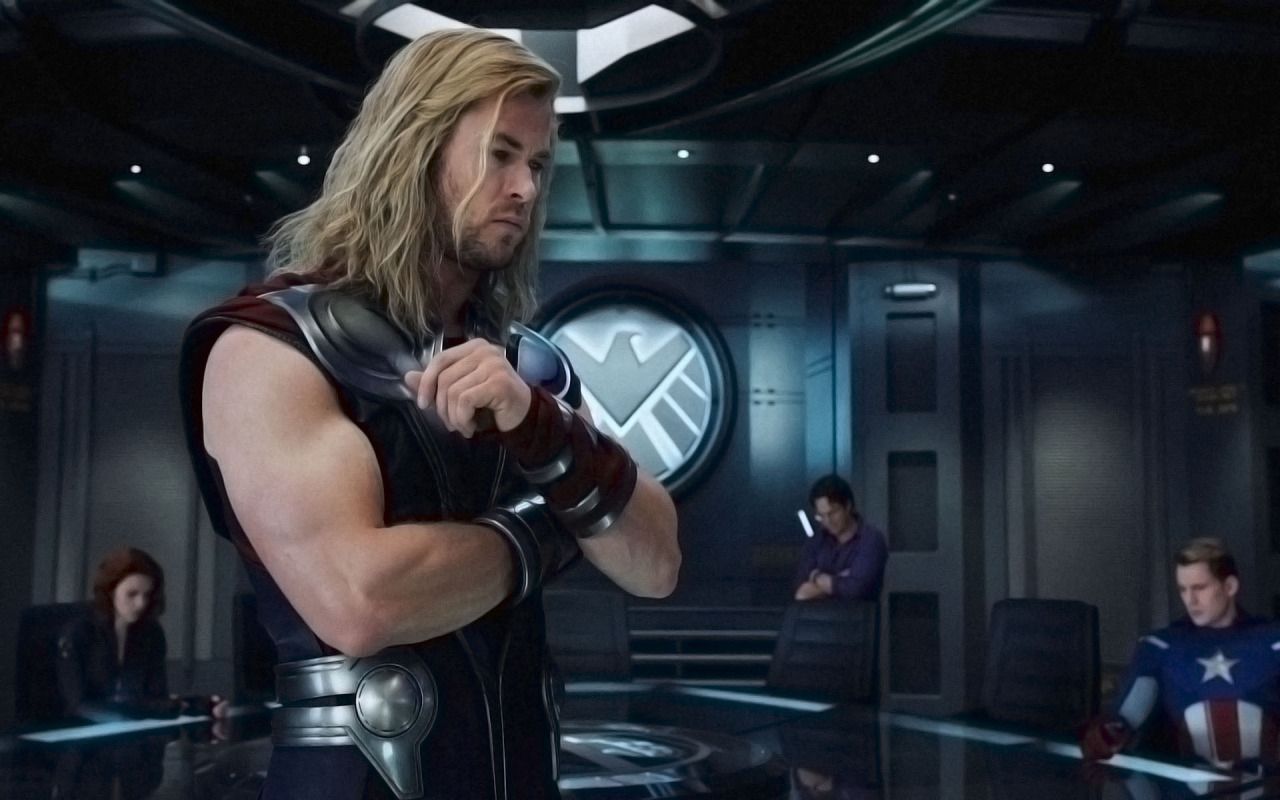 Chris Hemsworth As Thor In The Avengers Wallpapers | View Wallpapers