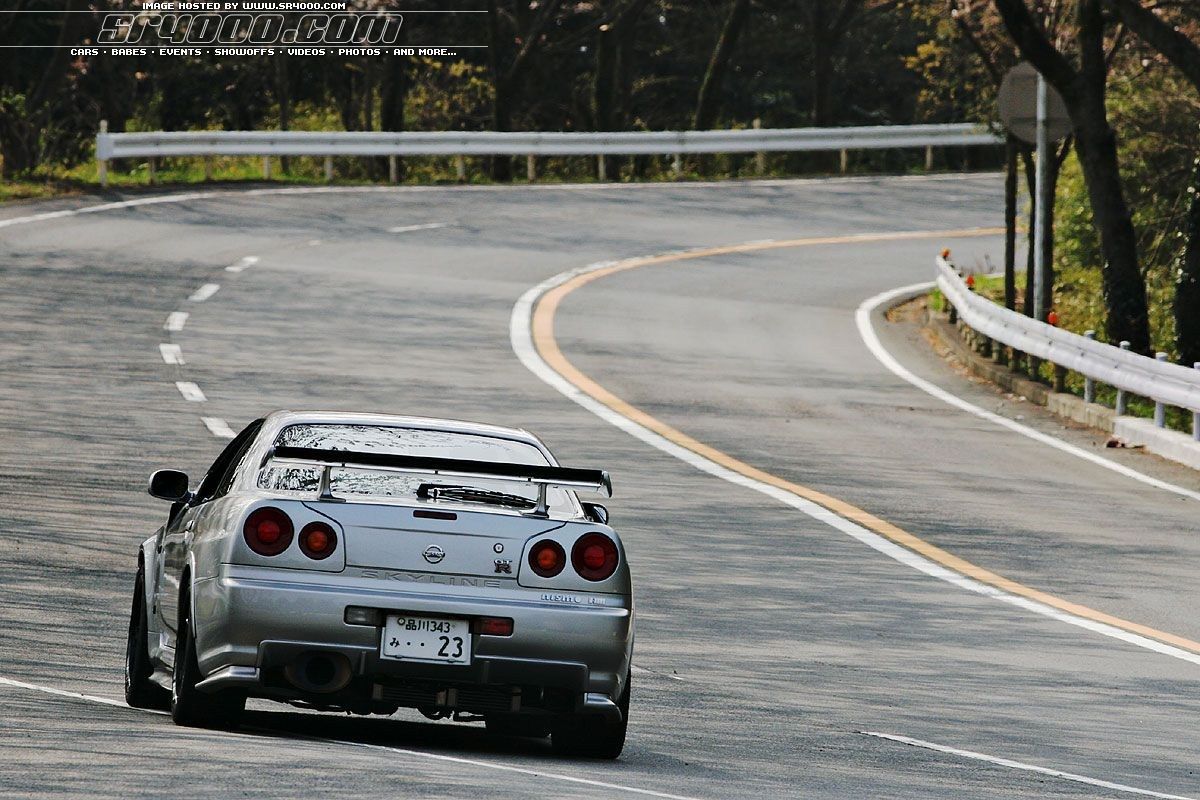 2014-Nissan-skyline-R34-13.jpg