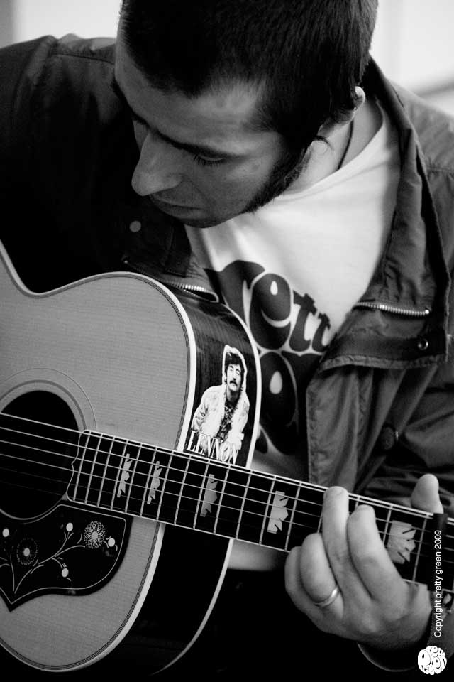 Liam Gallagher's John Lennon Sticker On His Gibson Guitar ...