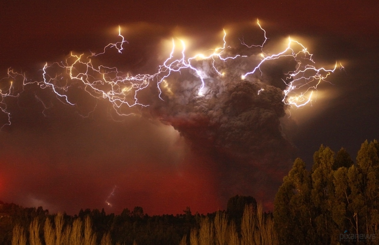 Volcanic Eruption of Ash Wallpaper - Real photo by dAKirby309 on ...