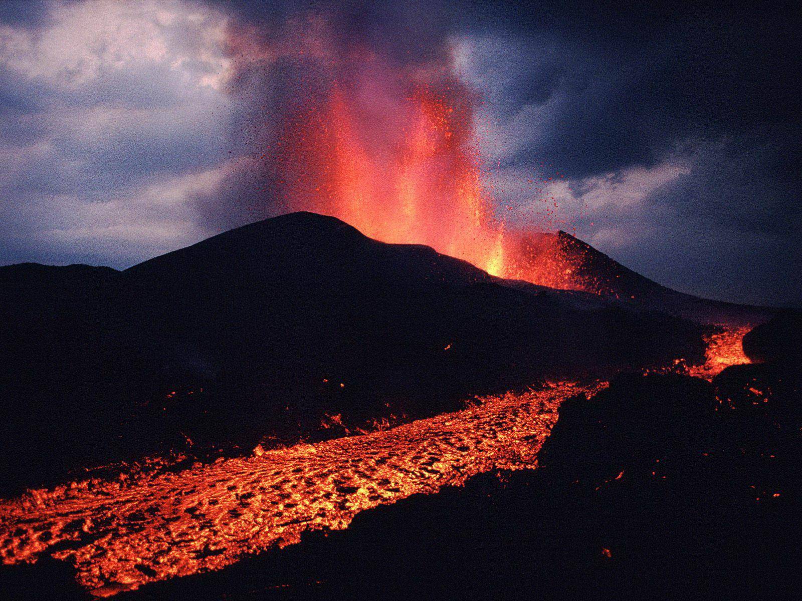 Volcano Eruption - wallpaper.